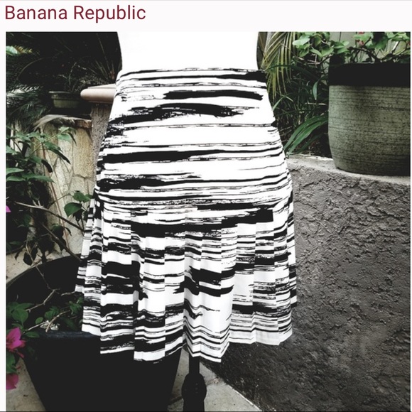 Sz 4P short pleated skirt Banana Republic print - Picture 2 of 4